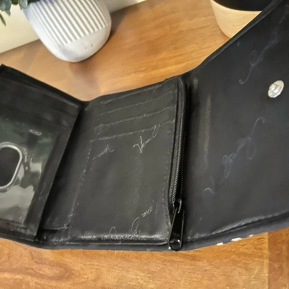 Vera Bradley Small Bifold Compact Snap Wallet - Picture 4 of 7